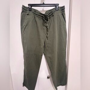GAP Women's Sage Green Cropped Pants